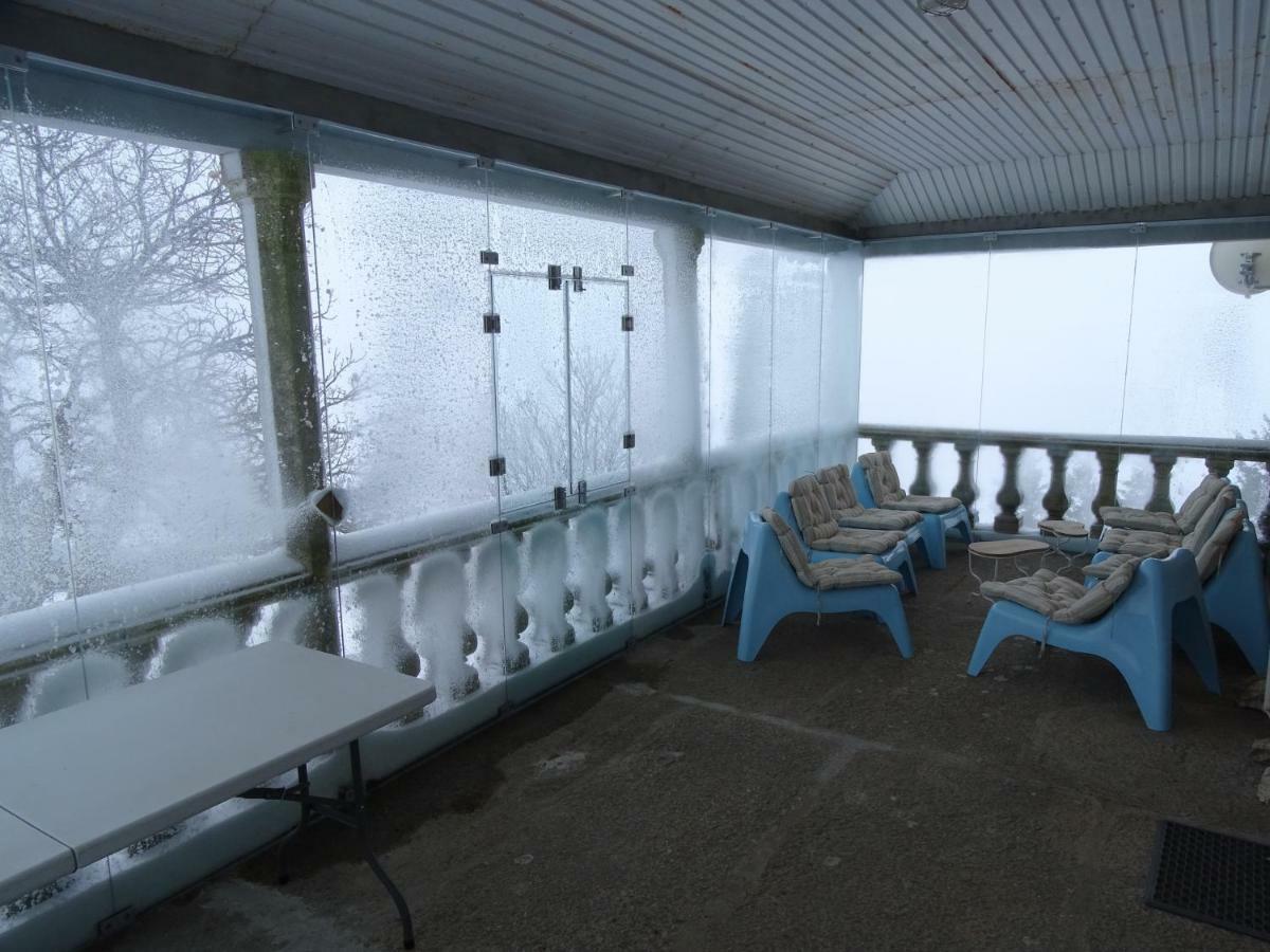 Penhas Da Saude Villa Exterior photo